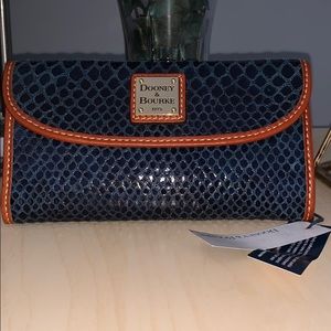 Dooney & Bourke wallet